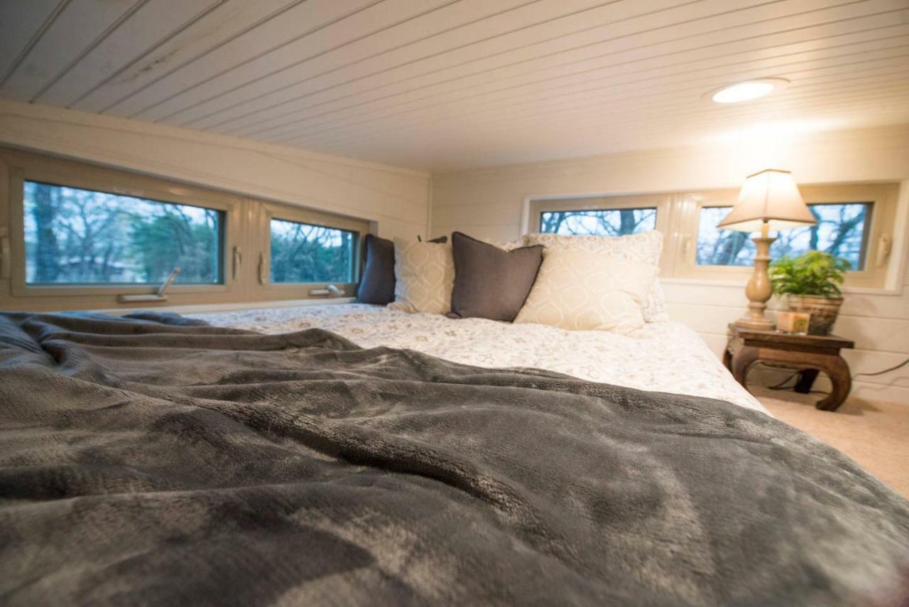 Villa Montana Escape Elegant Tiny House In Waco Near Magnolia Exterior foto