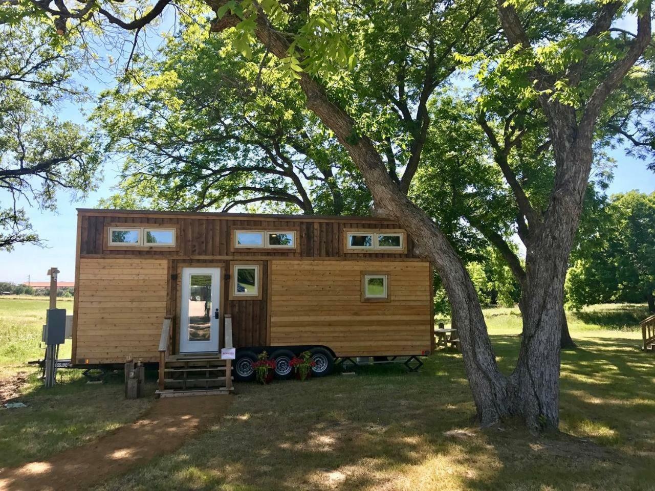 Villa Montana Escape Elegant Tiny House In Waco Near Magnolia Exterior foto