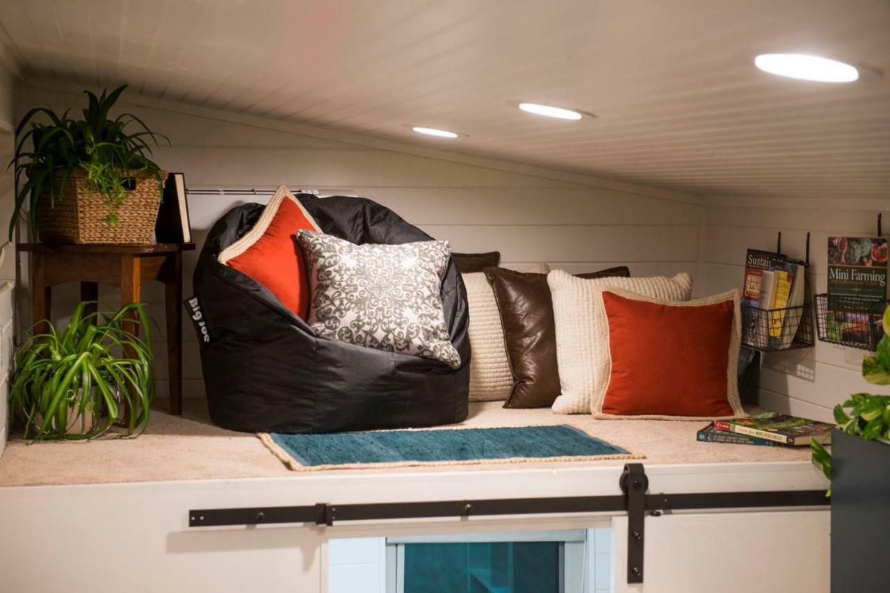 Villa Montana Escape Elegant Tiny House In Waco Near Magnolia Exterior foto