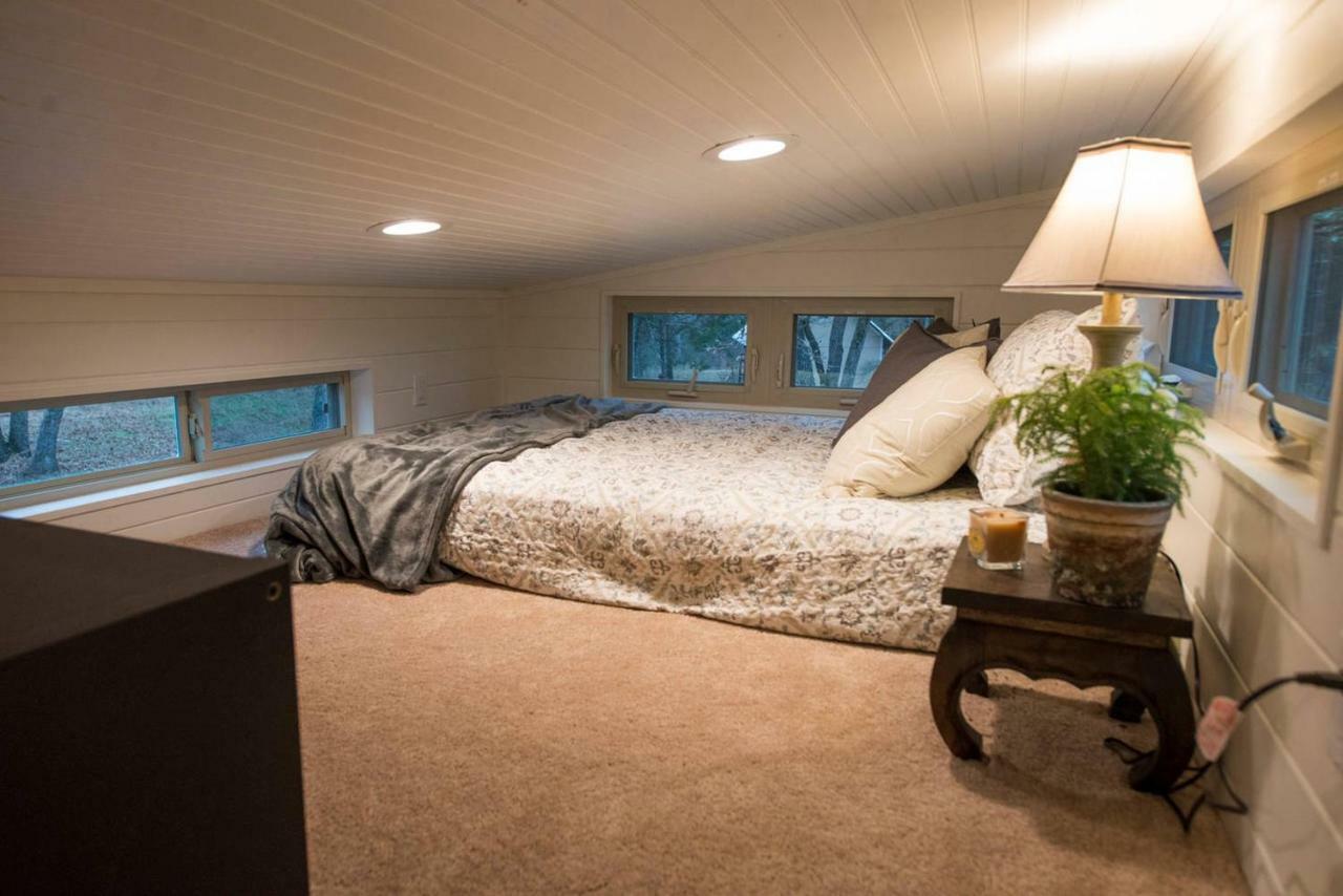 Villa Montana Escape Elegant Tiny House In Waco Near Magnolia Exterior foto
