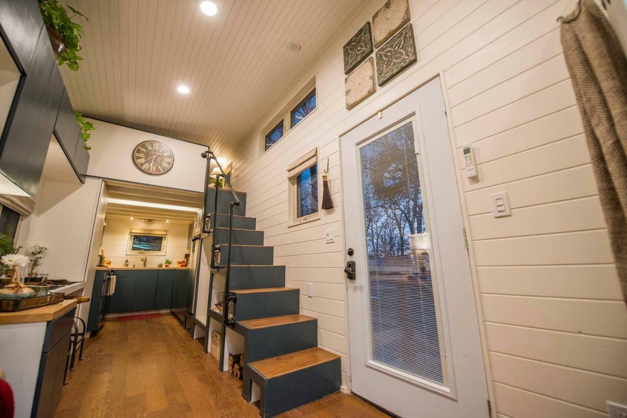 Villa Montana Escape Elegant Tiny House In Waco Near Magnolia Exterior foto