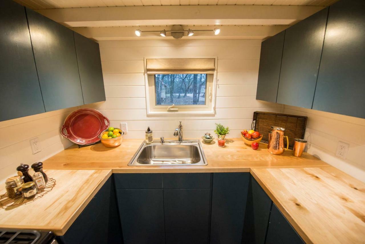 Villa Montana Escape Elegant Tiny House In Waco Near Magnolia Exterior foto