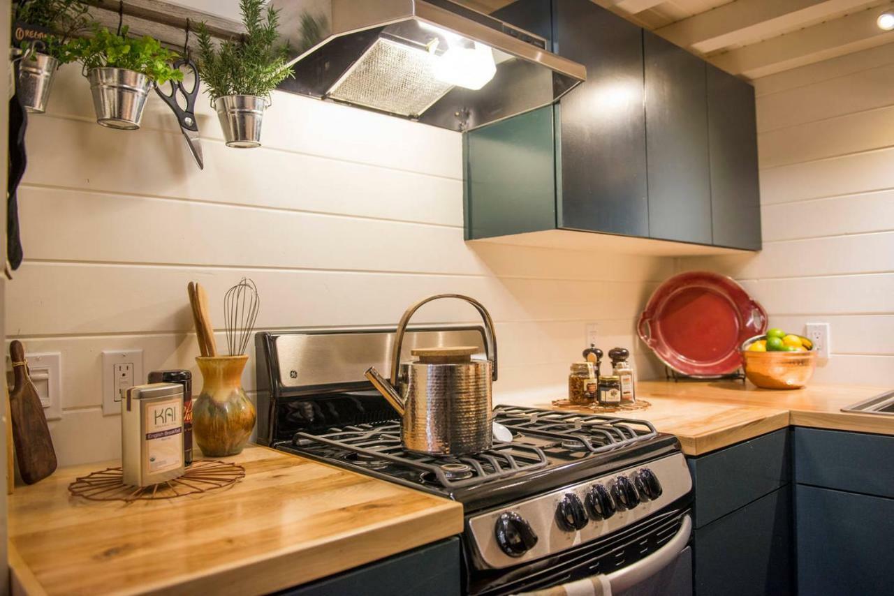 Villa Montana Escape Elegant Tiny House In Waco Near Magnolia Exterior foto