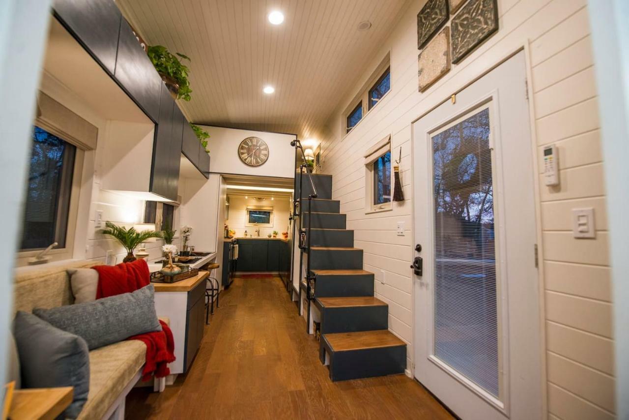 Villa Montana Escape Elegant Tiny House In Waco Near Magnolia Exterior foto