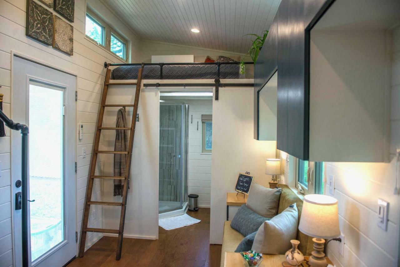 Villa Montana Escape Elegant Tiny House In Waco Near Magnolia Exterior foto